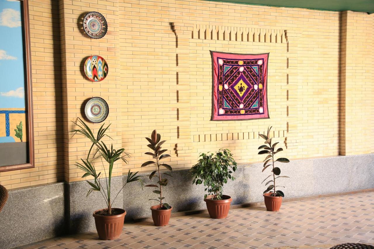 Hotel Mehribon Samarkand Bagian luar foto